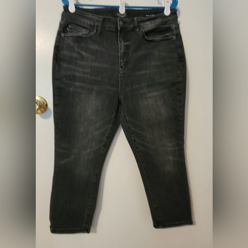 Judy Blue skinny fit Capri in Black